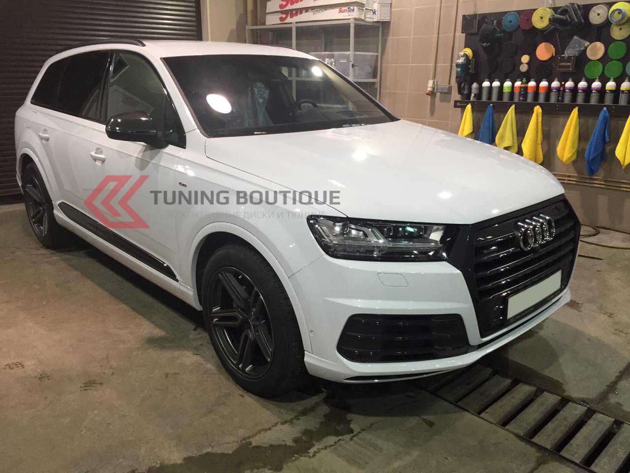 Audi Q7 на 20" дисках Vossen HF1 Tinted Matte Graphite фото 1